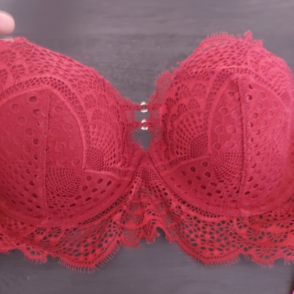 34D - Picture 2 of 4